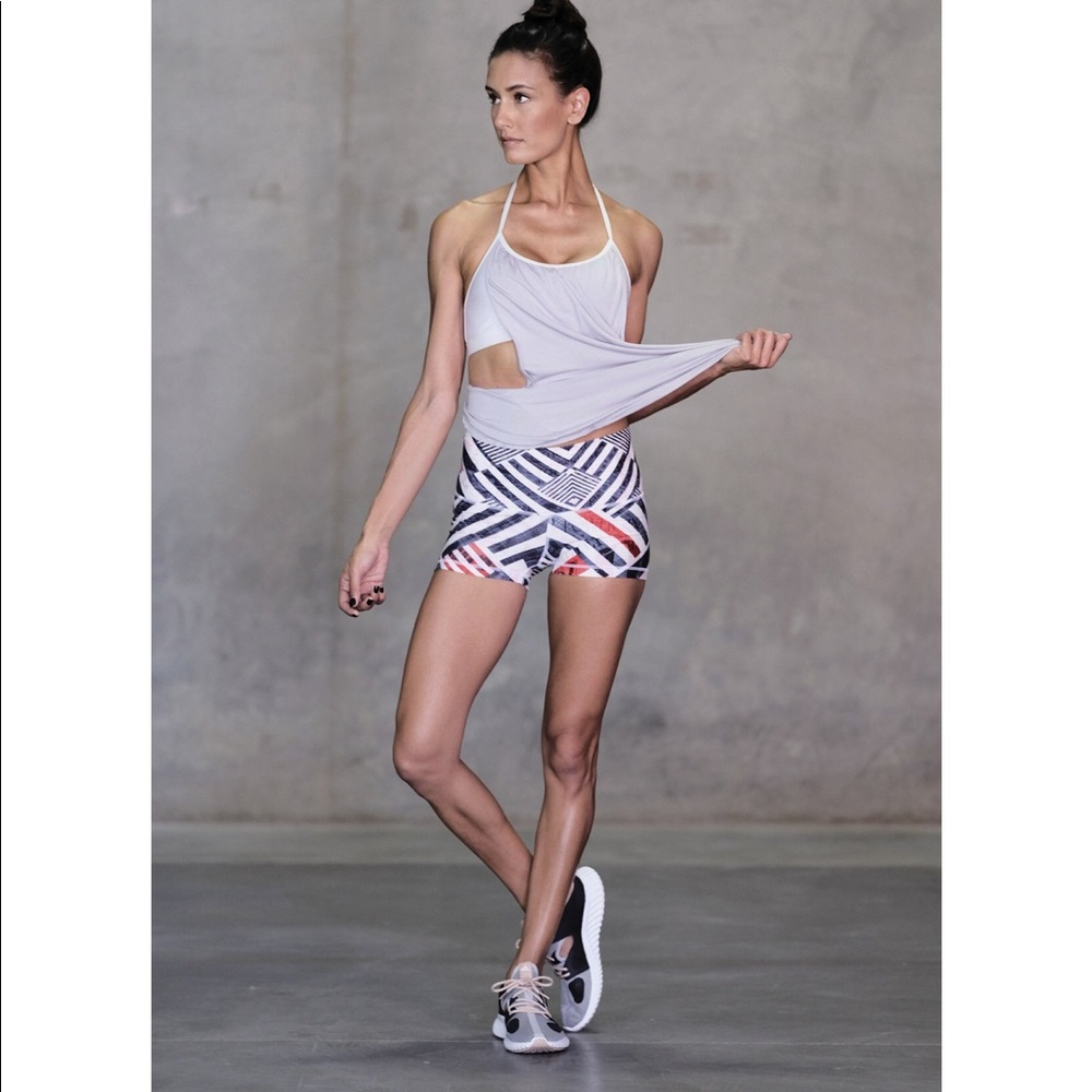 Niyama sol shorts white stripe